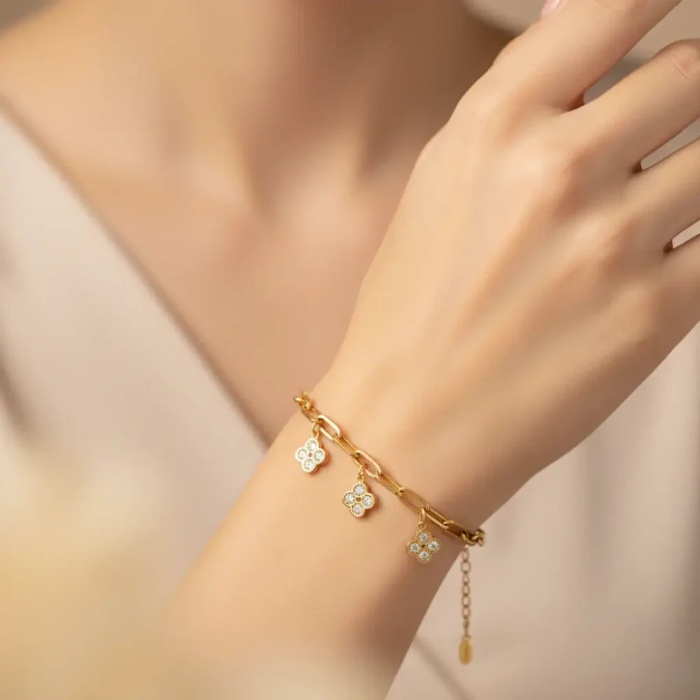 clover-link-charm-bracelet